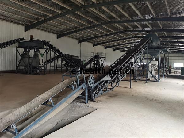 雲(yun)南客(ke)戶整(zheng)套(tao)粉(fen)劑有機(ji)肥(fei)生產(chan)線(xian)安裝完畢(bi)